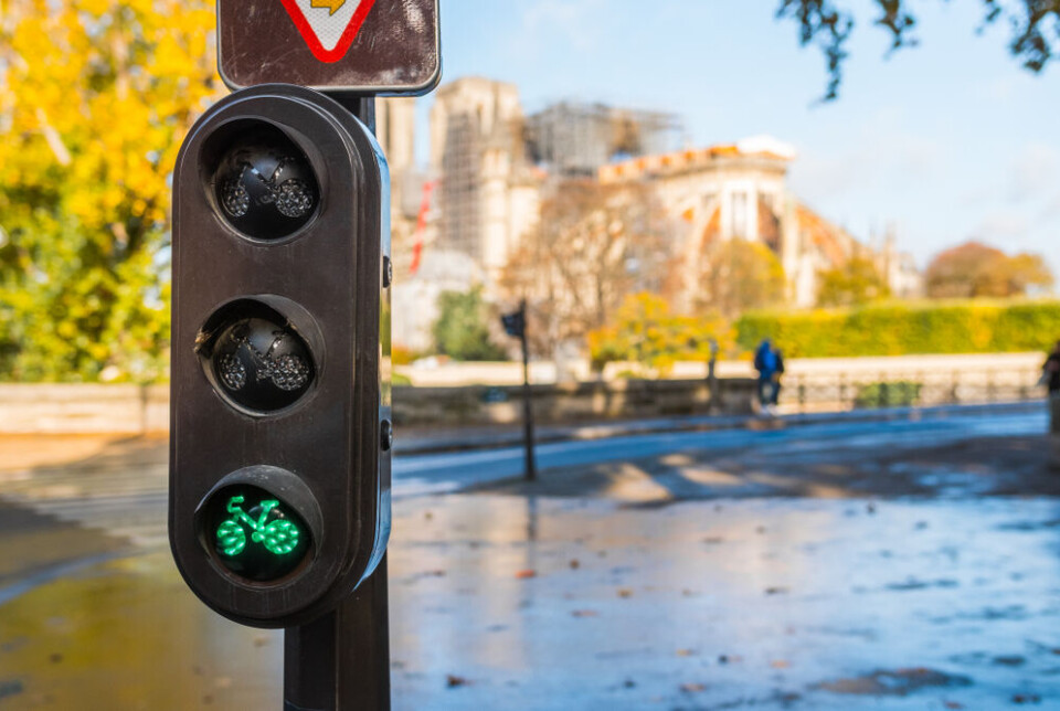 What equipment is obligatory for a cyclist in France in 2025?