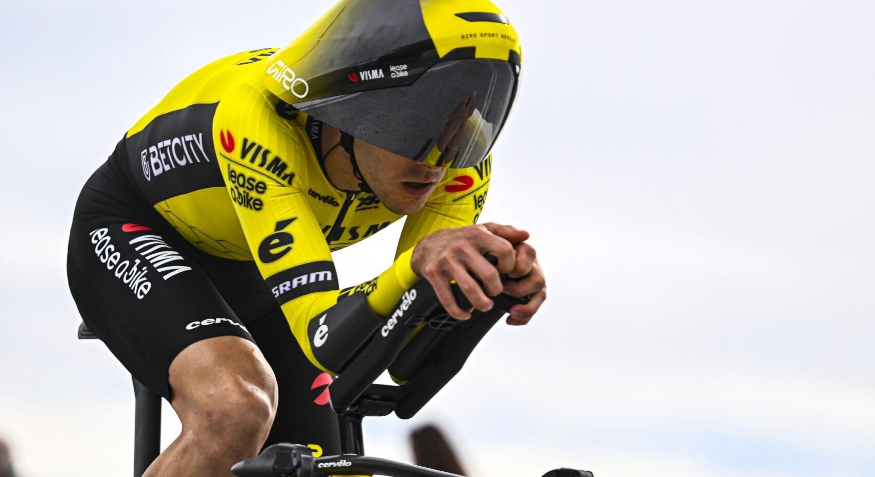 Yates limits time loss in Tirreno-Adriatico time trial on Team Visma | Lease a Bike debut
